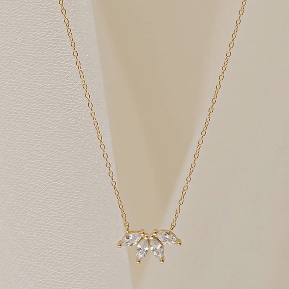 2/$10 NEW! Flower Pendant Necklace Boho Cute Sequin Dainty Summer Gold - Picture 2 of 4